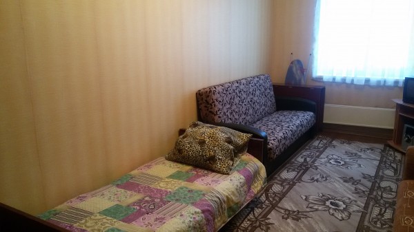 спальня- кровать и диван -3 сп. места